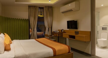 Indus Suites Room Type - Deluxe King Room