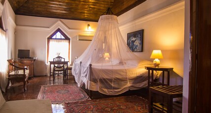 Old Courtyard Hotel Room Type - Deluxe Room