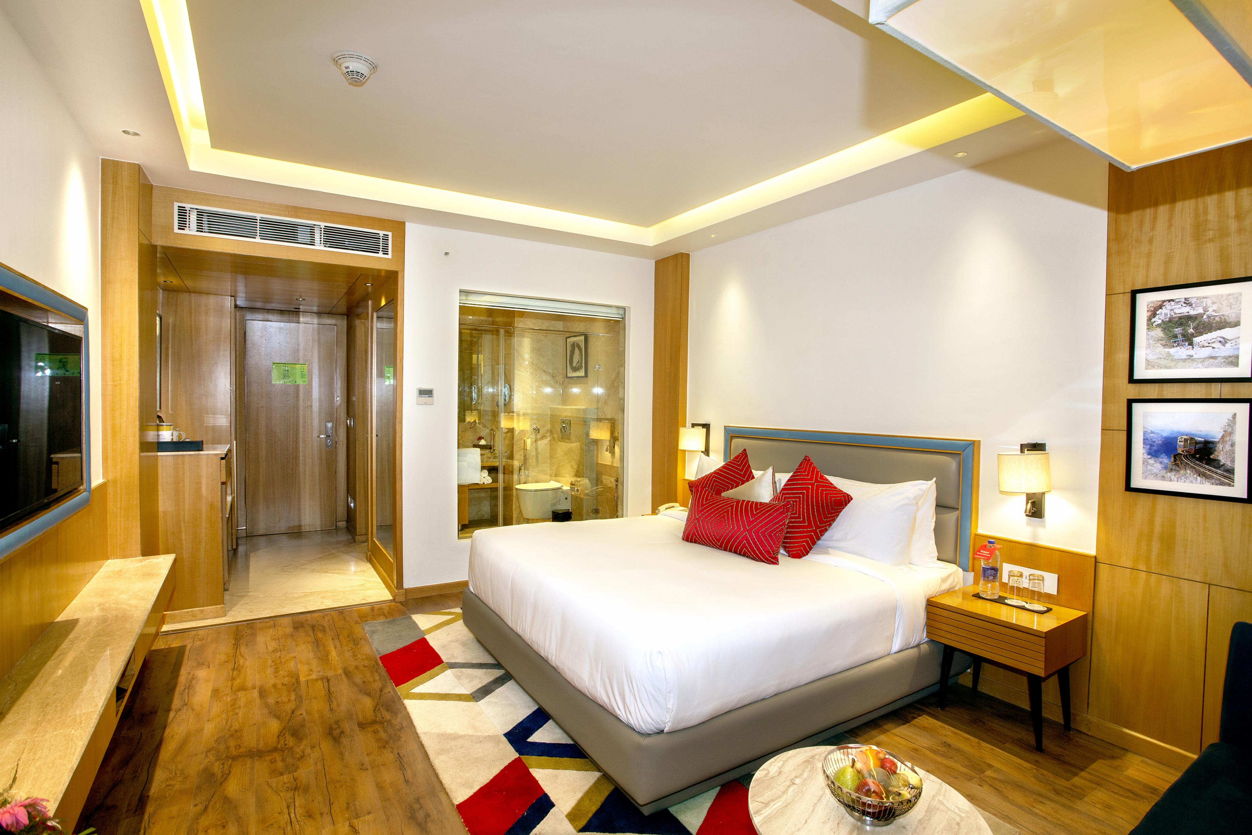 Ramada by Wyndham Katra Station Road Room Type - 1 King Bed, Smoking