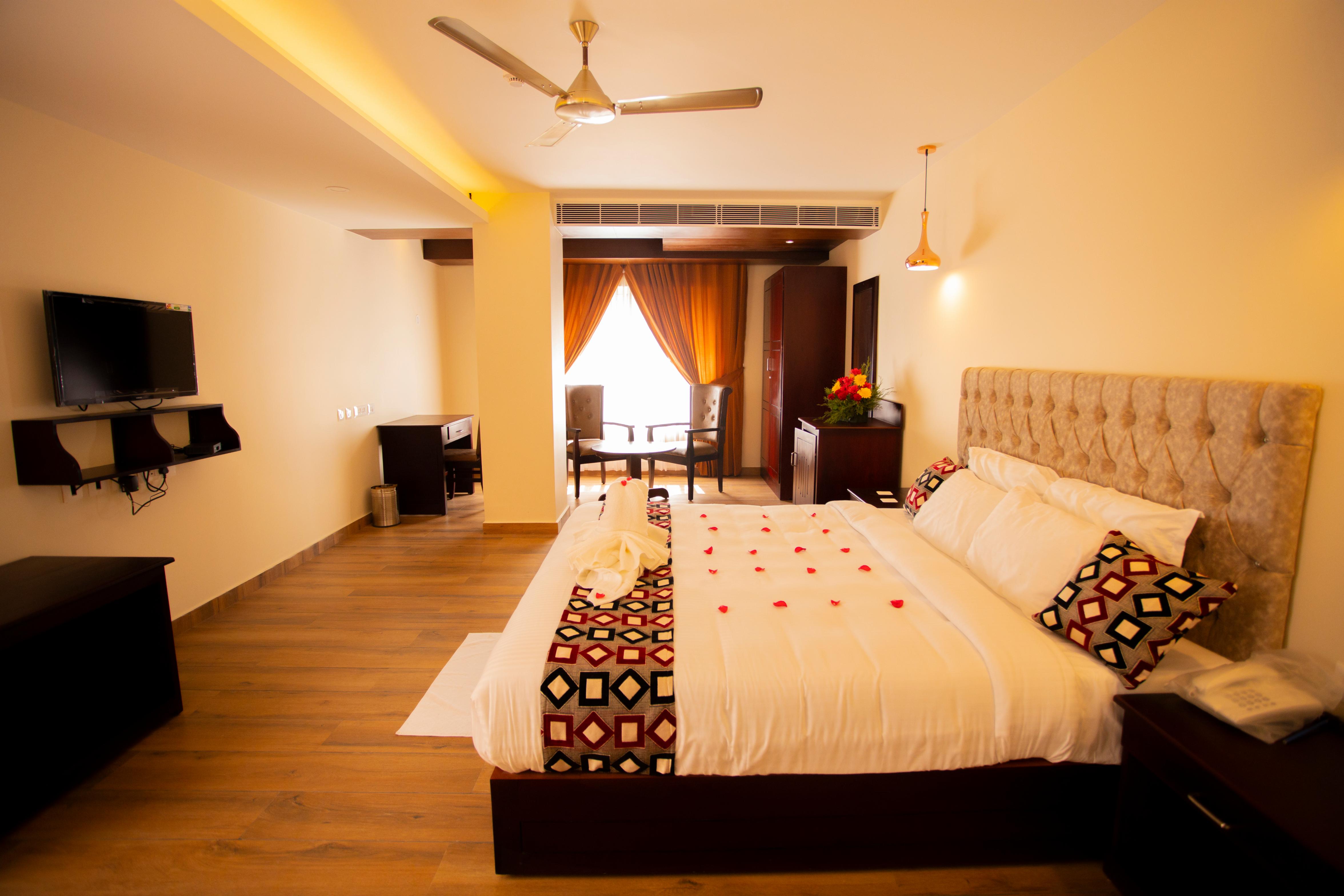 Central Plaza - Tap to explore photos