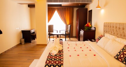 Central Plaza Room Type - Premium Suite AC