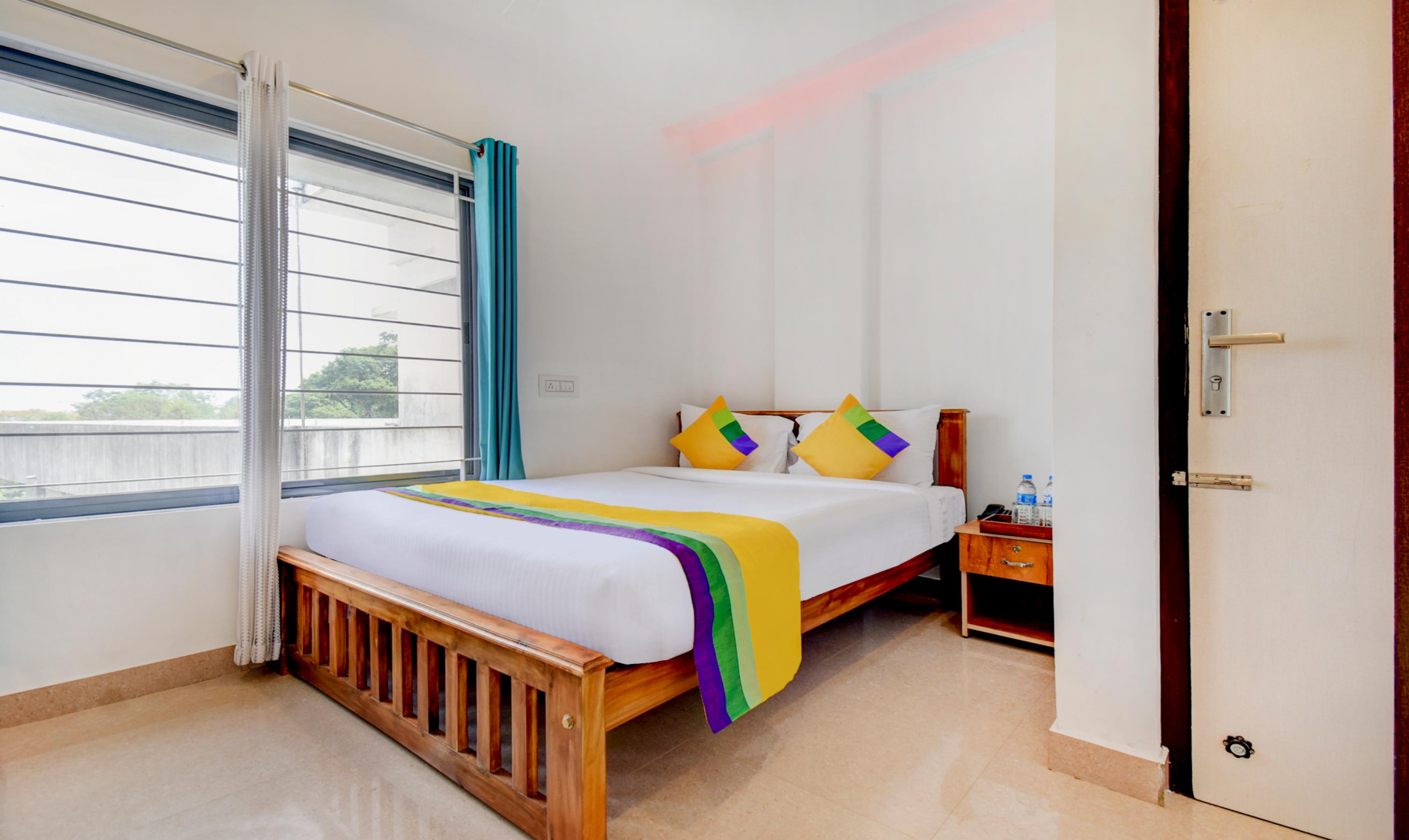 Itsy Hotels Vijaya Comforts, With Bar & Restaurant Room Type - Economy Room