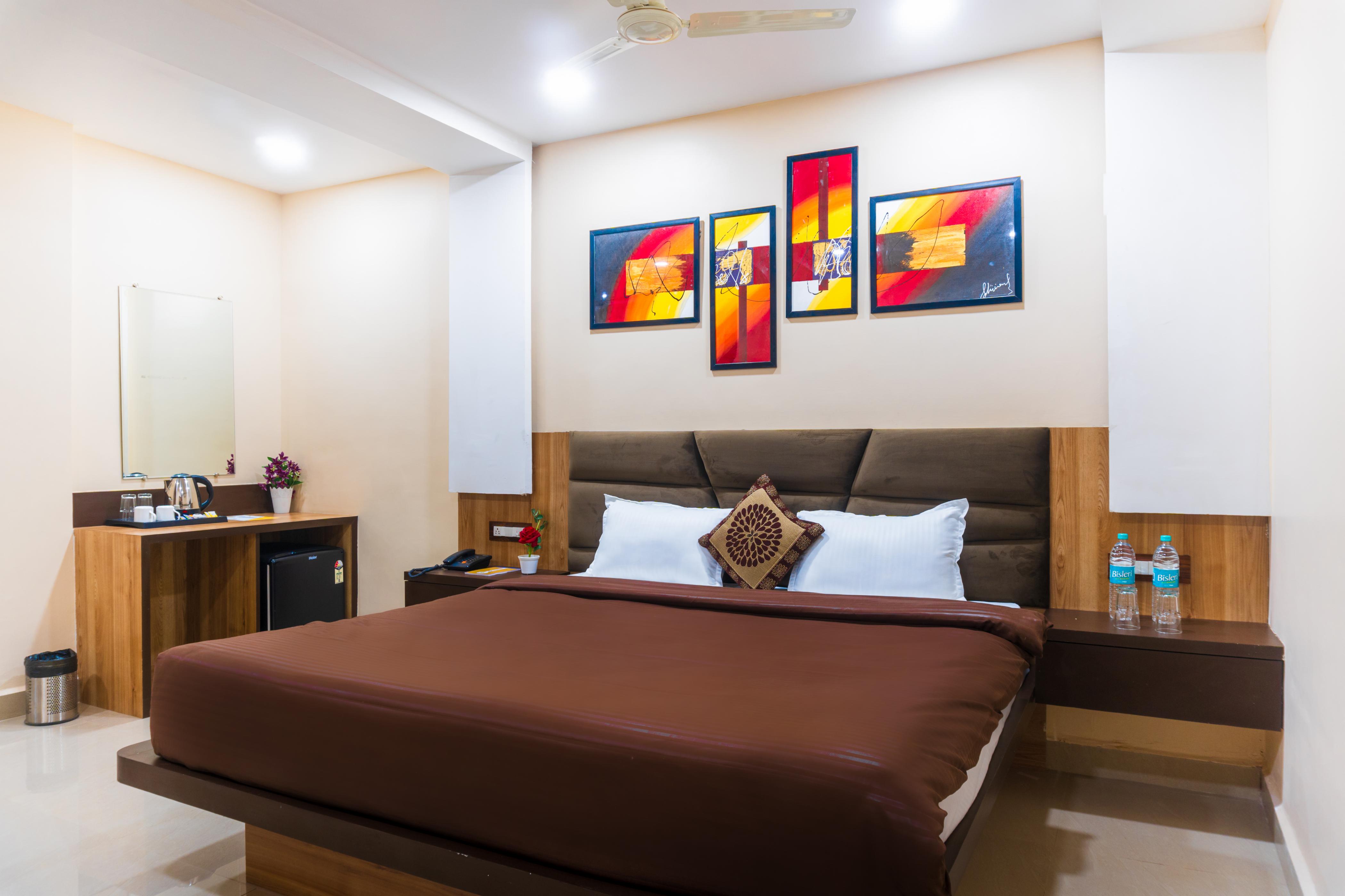 Hotel Geet Kavya Inn - Tap to explore photos