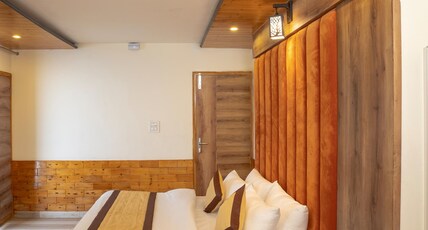 Hotel Snow Castle Room Type - Premium Room with Private Balcony and Valley View