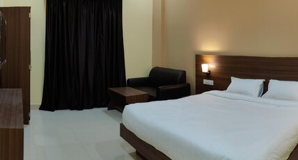 HR Garden (Hotel & Resort) Room Type - Deluxe Room