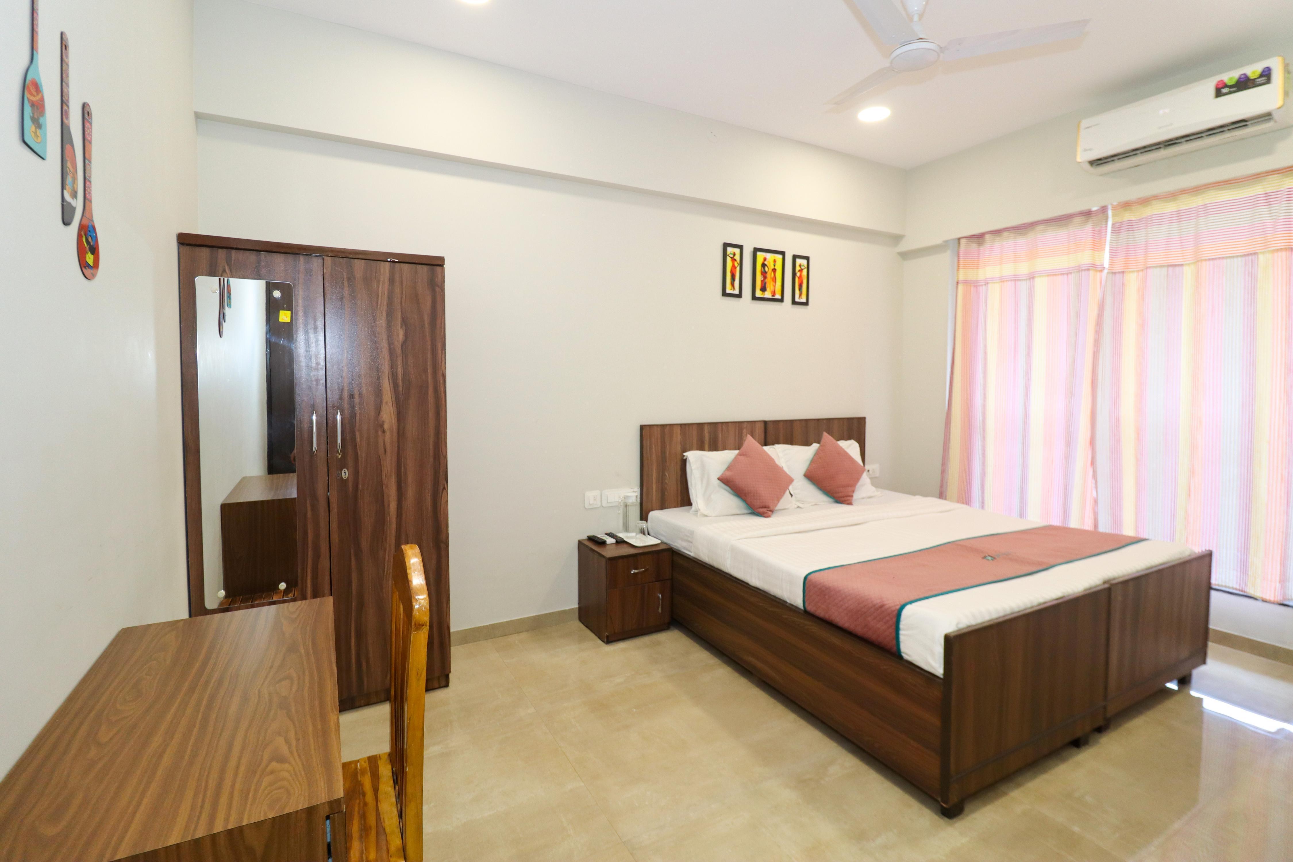 Pinakii Comfort Stay Vile Parle Near Airport - Tap to explore photos