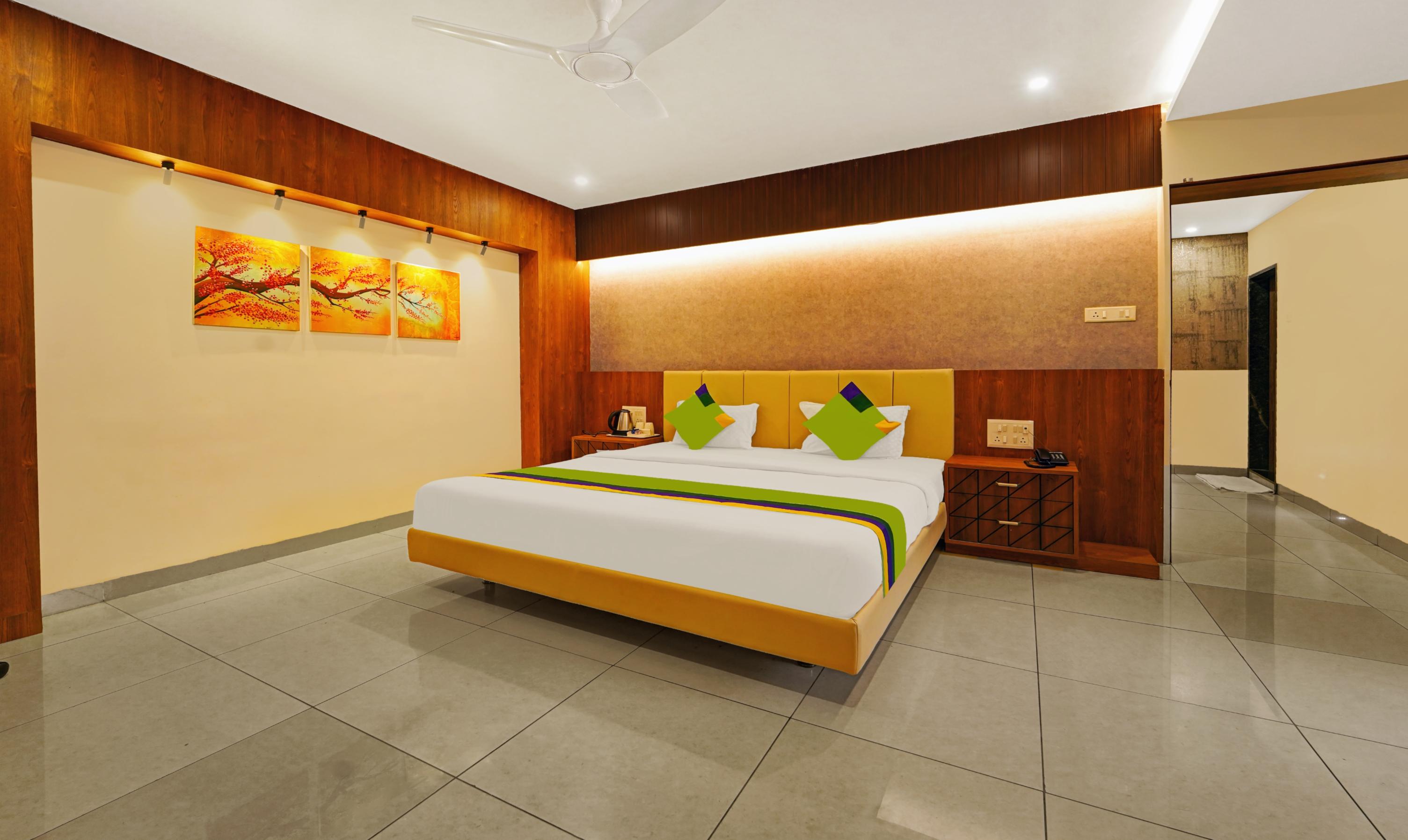 Treebo Surya Comforts, 200 Mtrs From Kolhapur Railway Station - Tap to explore photos