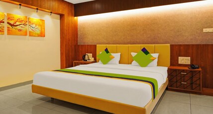 Treebo Surya Comforts, 200 Mtrs From Kolhapur Railway Station Room Type - Premium Room