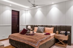 Homlee | Pentagon 5 bhk Luxurious Apartment in Saket