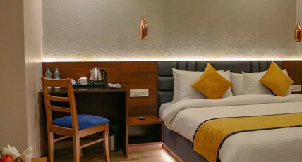 Four Leaf Hotel - Sapphire Blue Room Type - Deluxe Room