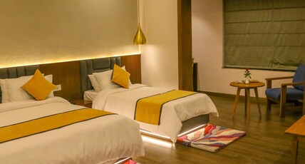 Four Leaf Hotel - Sapphire Blue Room Type - Family Suite