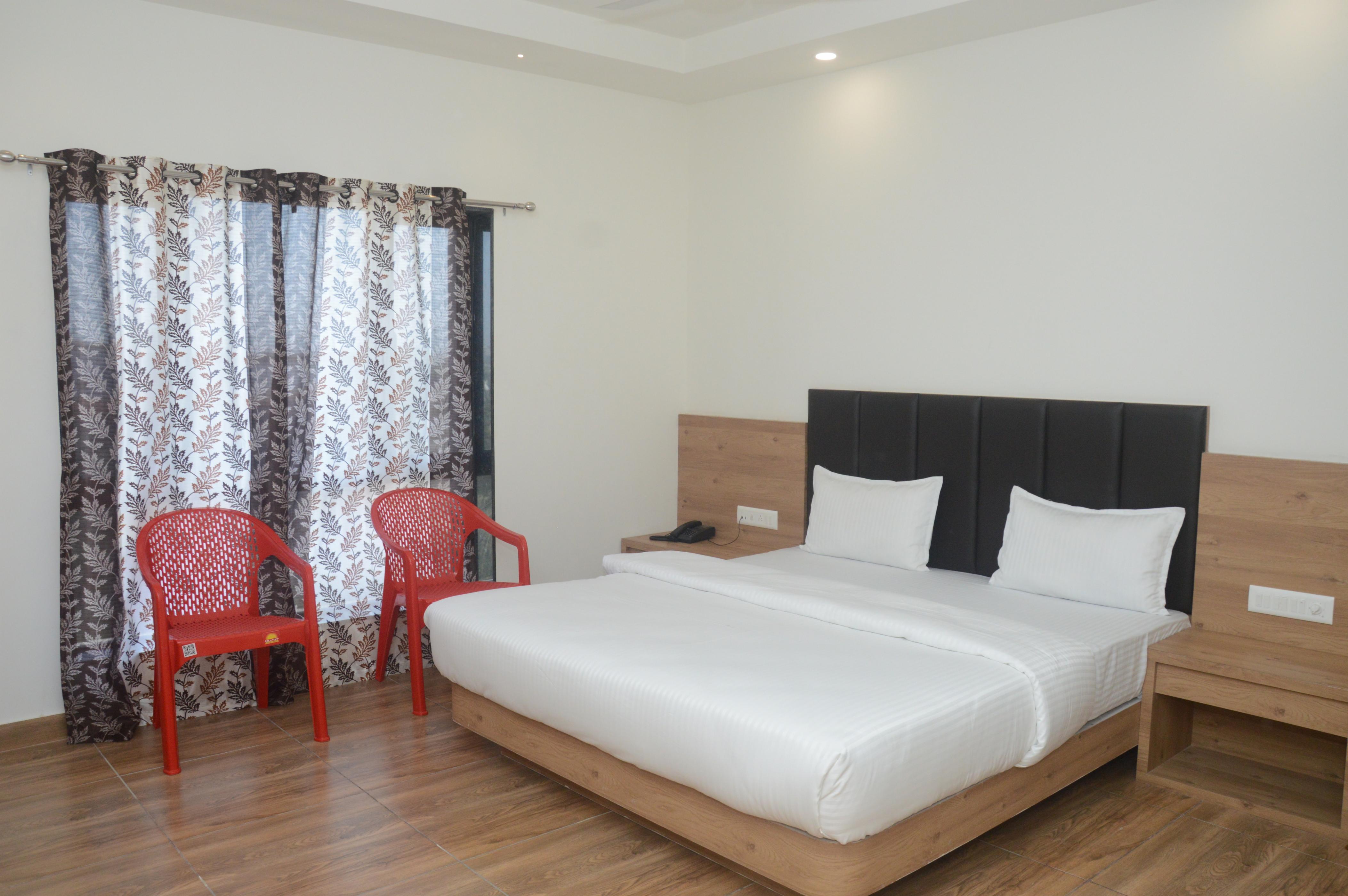 Hotel Kutchi Palace - Tap to explore photos