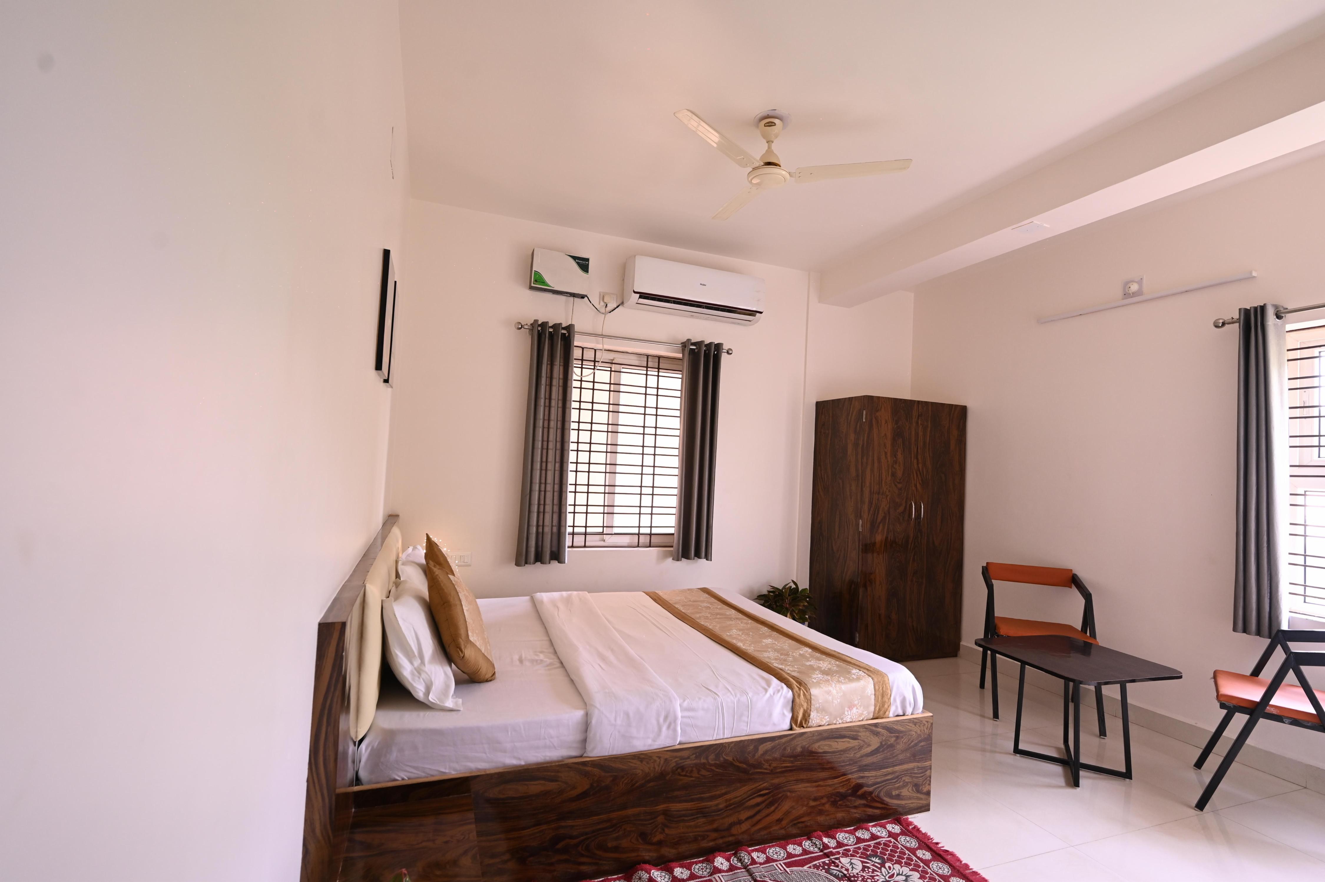 Clover Villa Hotels Room Type - Deluxe AC