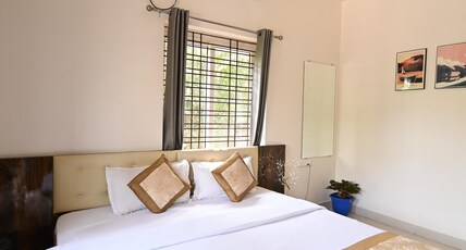 Clover Villa Hotels Room Type - Standard AC