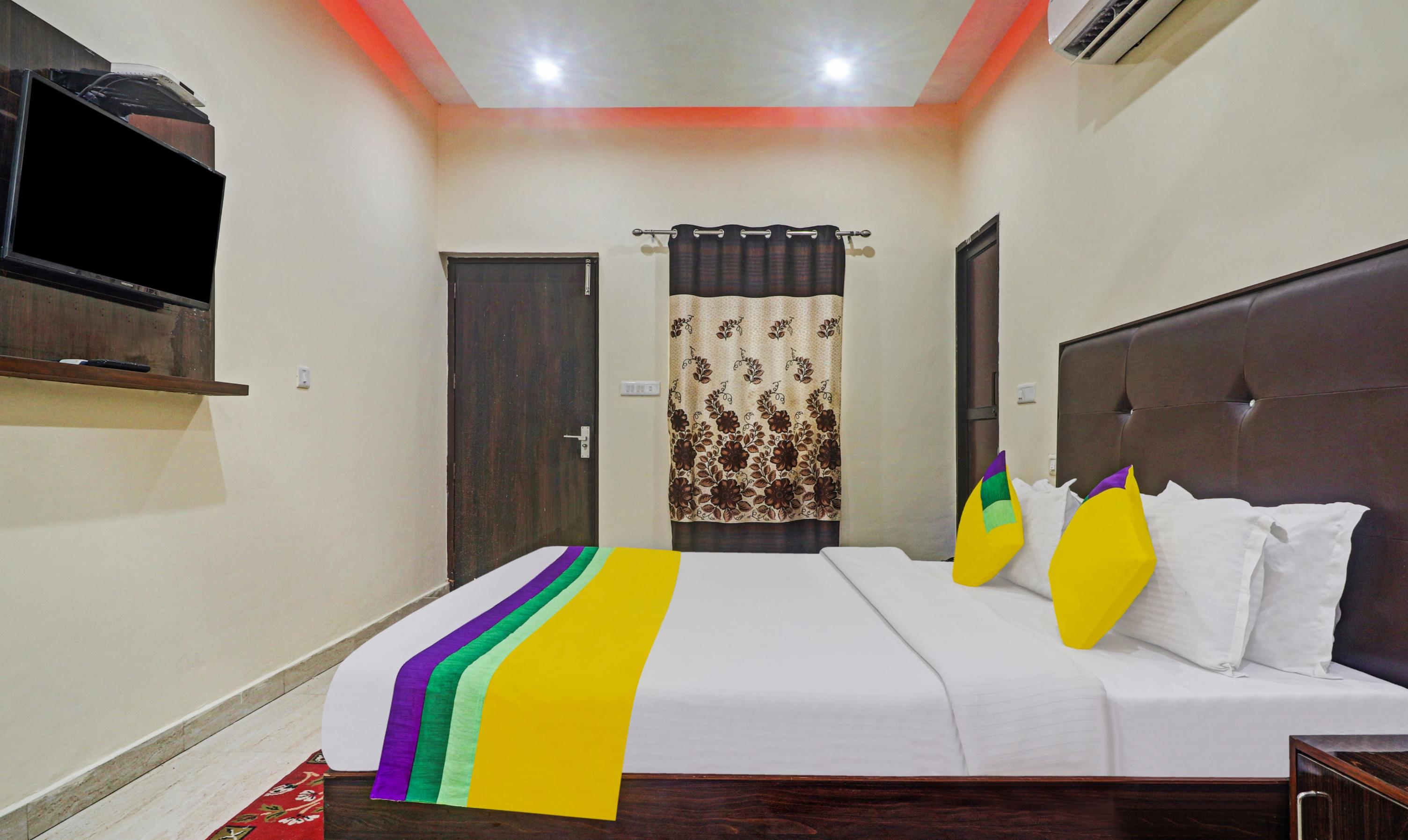 Hotel Albie Stay, Near Railway Station Chandigarh - Tap to explore photos