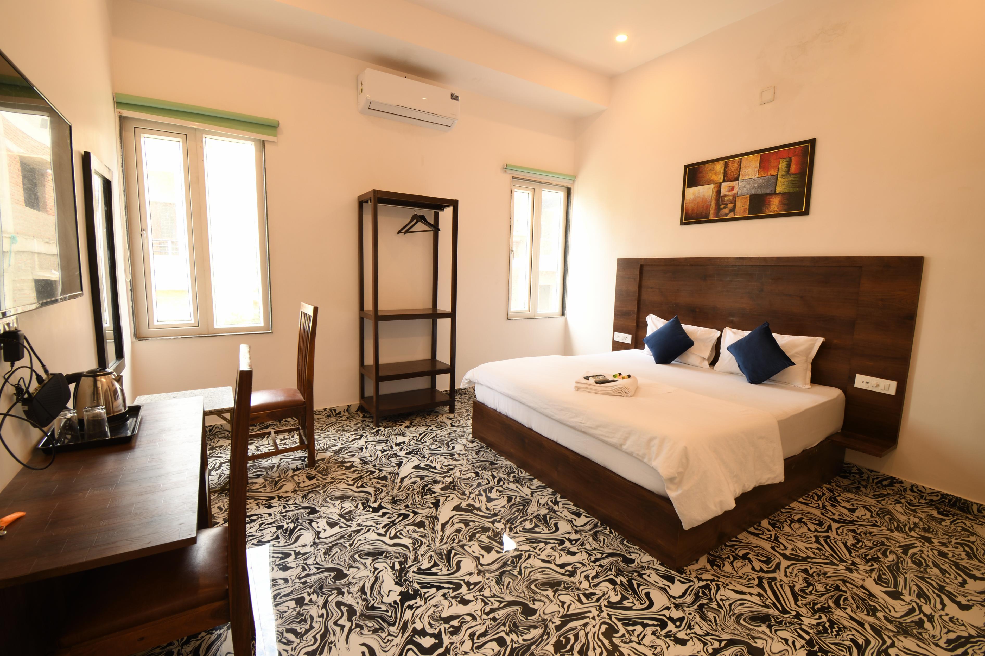 White Feather Homestay| Rooms & Rooftop - Tap to explore photos