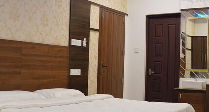 Rail View Inn Room Type - Royal Suite