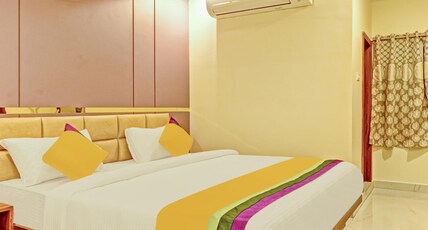 Itsy Hotels Sri Sai Grand Inn Near MG Road & PVP Mall Room Type - Deluxe Room