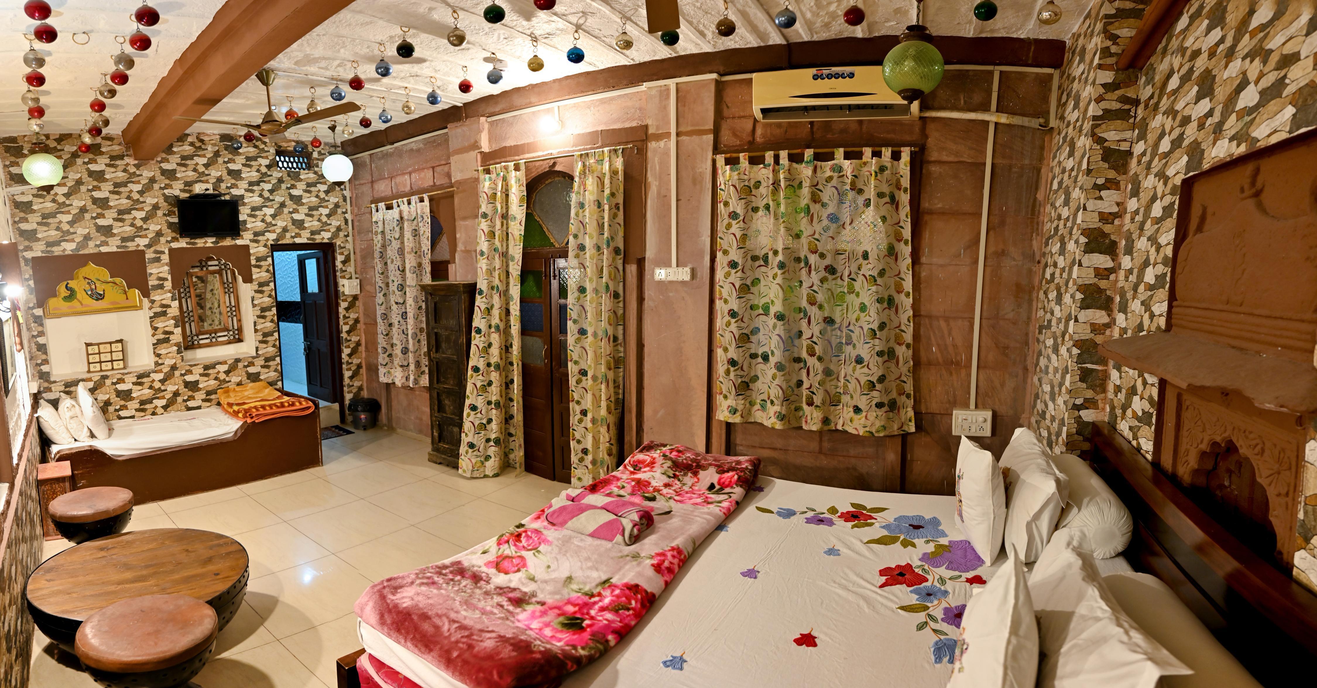 Castle View Home Stay Room Type - Large Suite