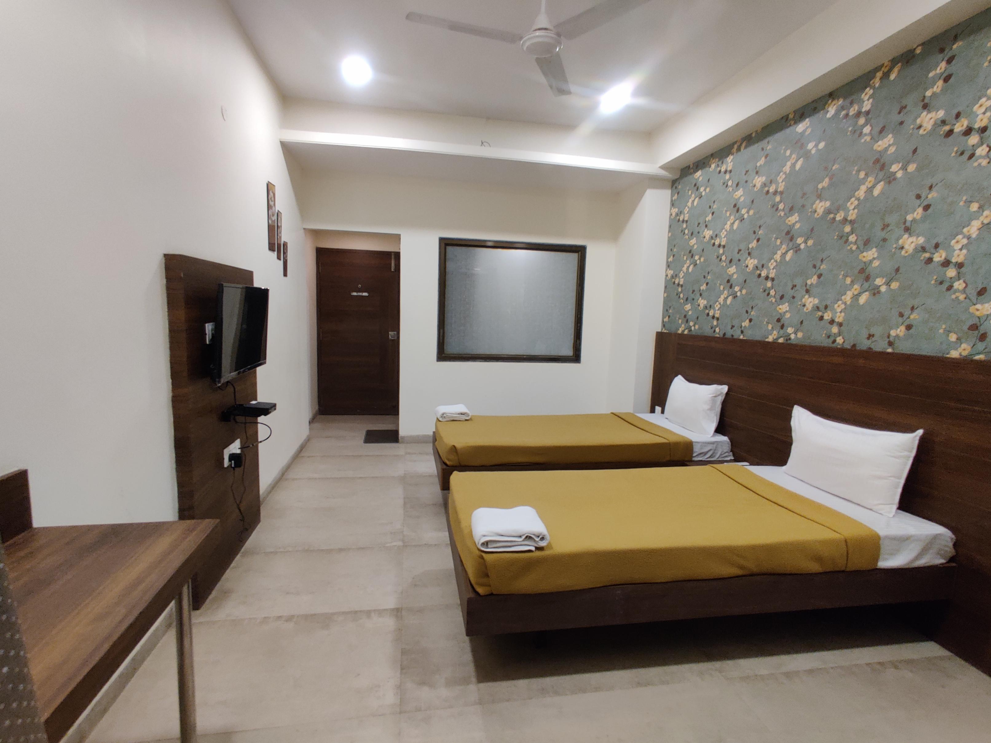 Hotel Balaji Comforts Room Type - Deluxe AC Room