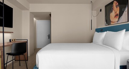 ROK Hotel Kingston, Tapestry Collection by Hilton Room Type - 1 KING BED
