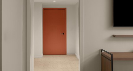 ROK Hotel Kingston, Tapestry Collection by Hilton Room Type - 1 KING DLX ACC W  RI SHWR