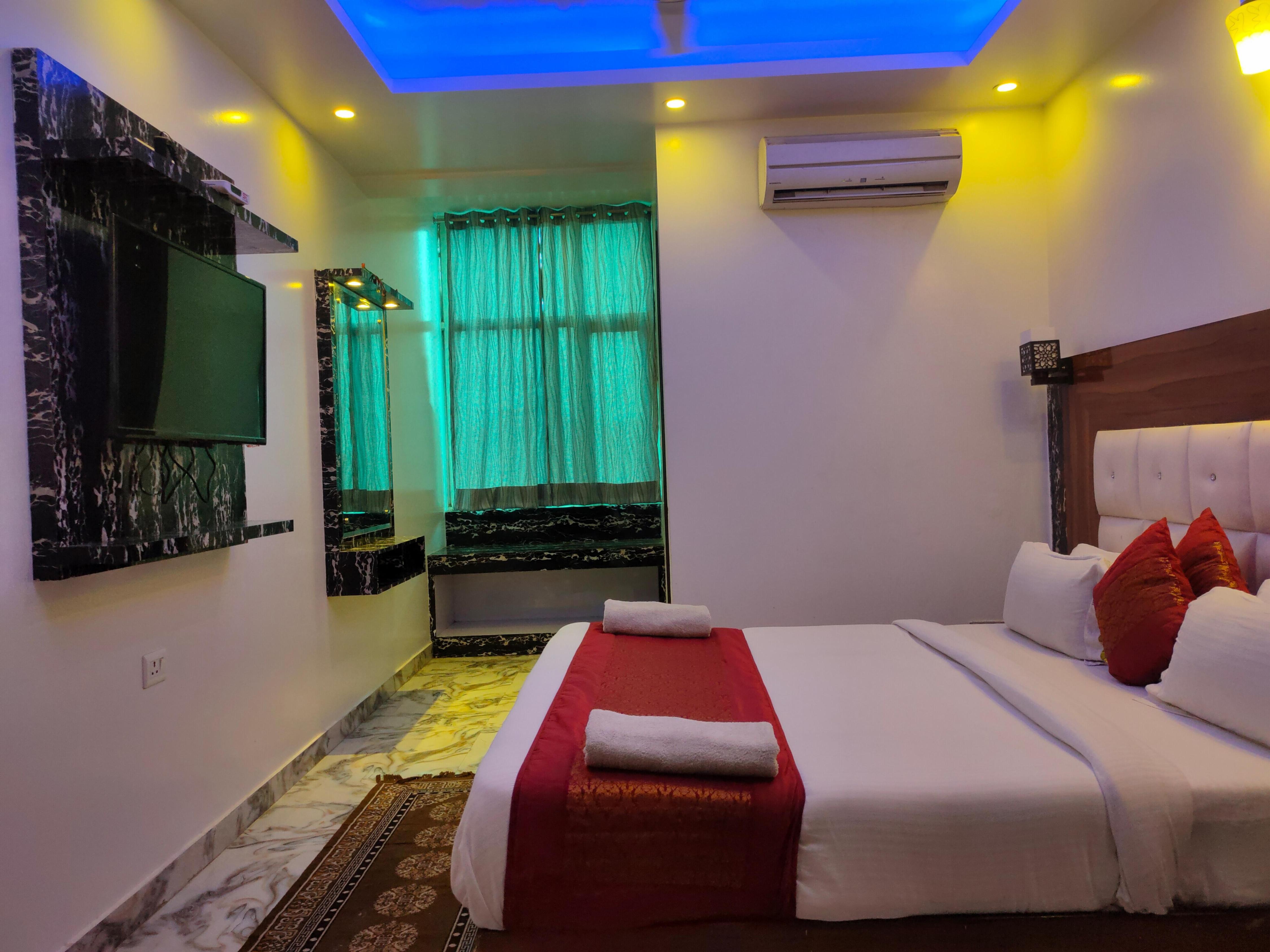 Hotel Raj Palace By WB Inn - Tap to explore photos