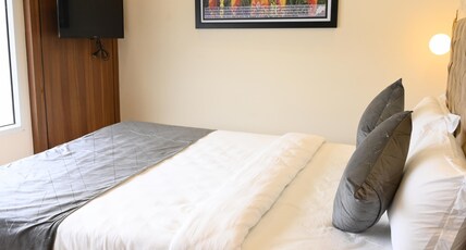 GARUDA - Luxury Houseboat Room Type - Premium Stay
