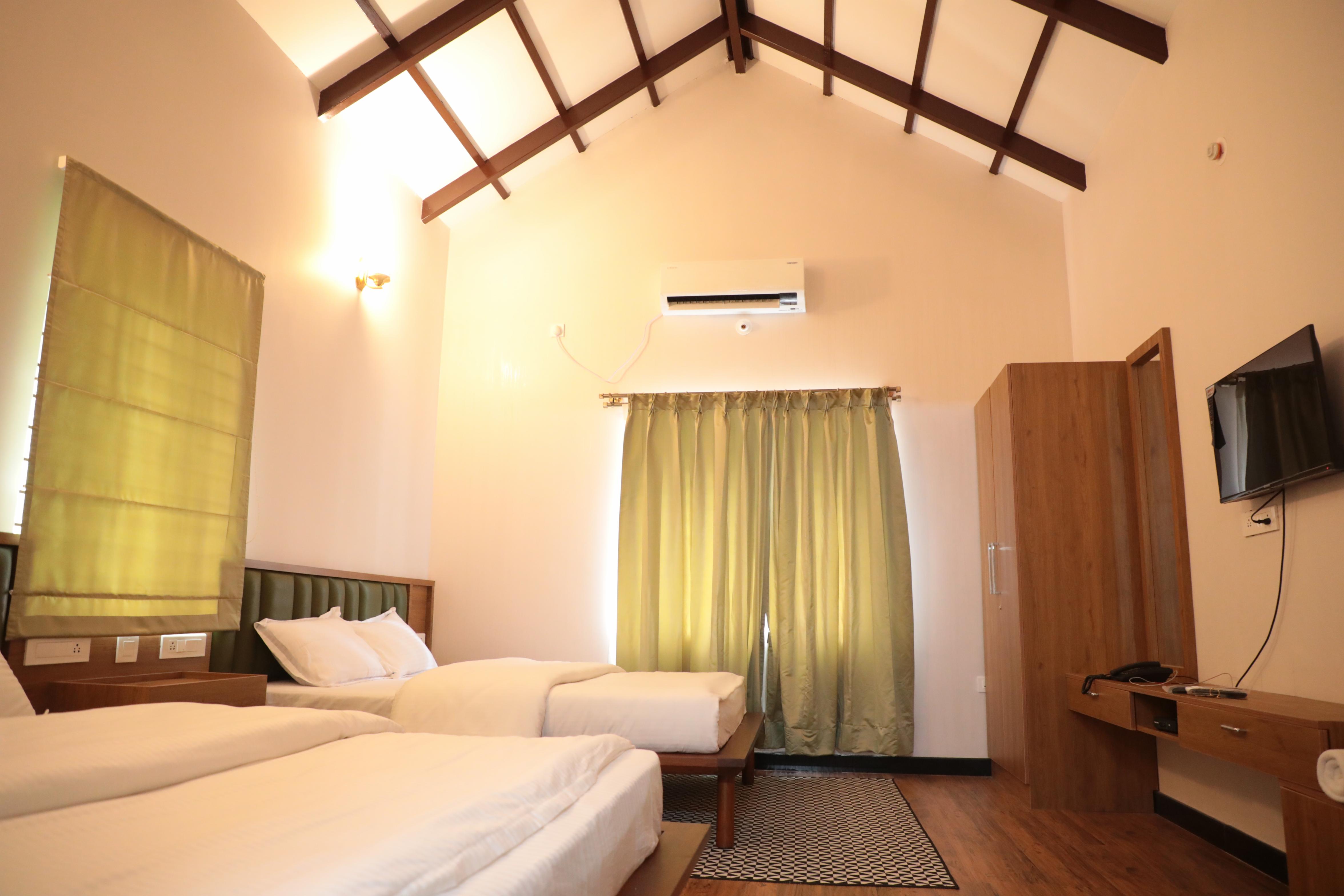 Padmashree Stay, Horanadu Room Type - Deluxe family room