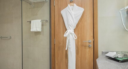 Wyndham Garden Ajman Corniche Room Type - Standard King Room Seaview - Non Smoking