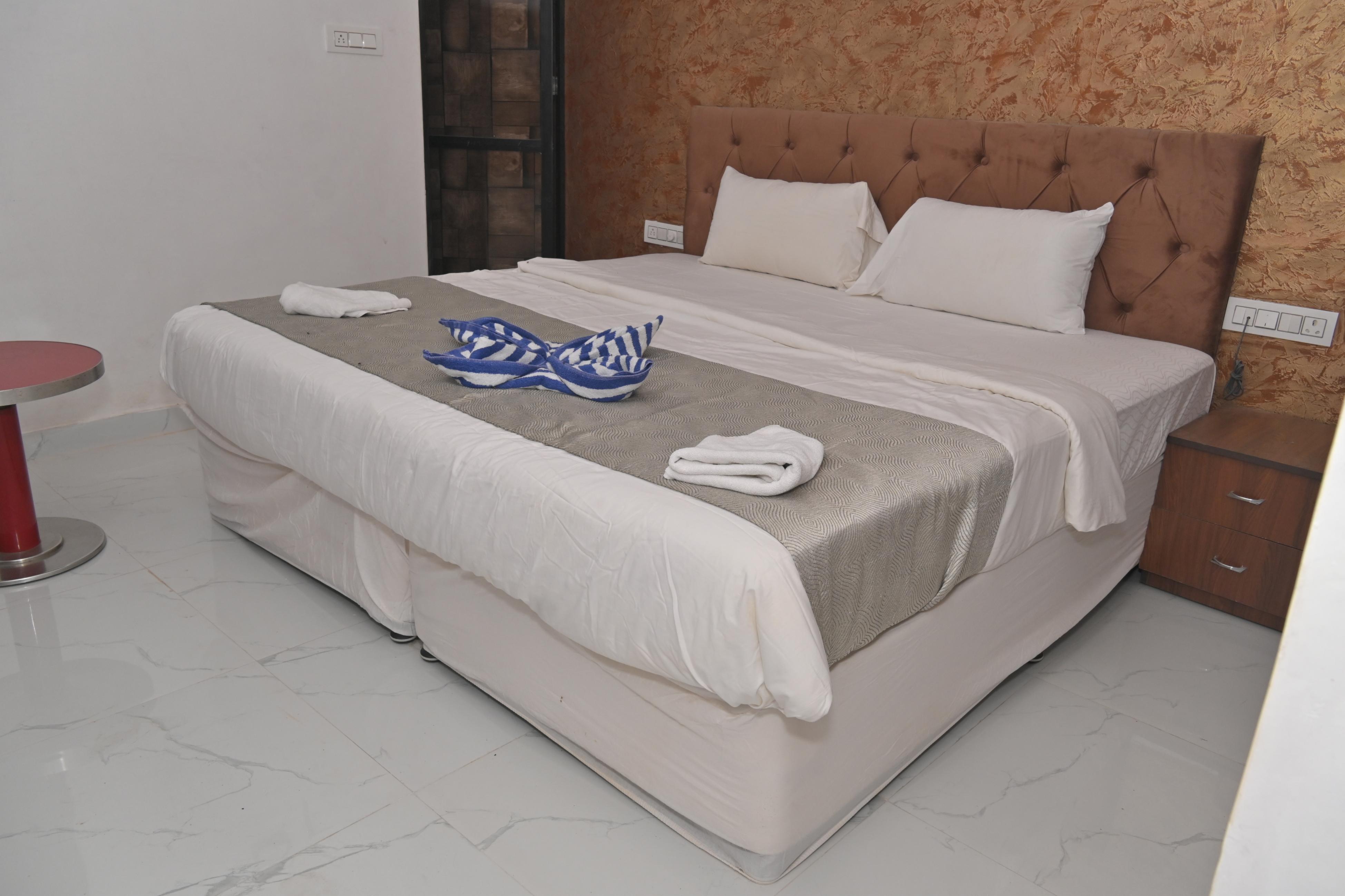 Hotel Apni Haveli Room Type - Suites  Room With Juzzuci