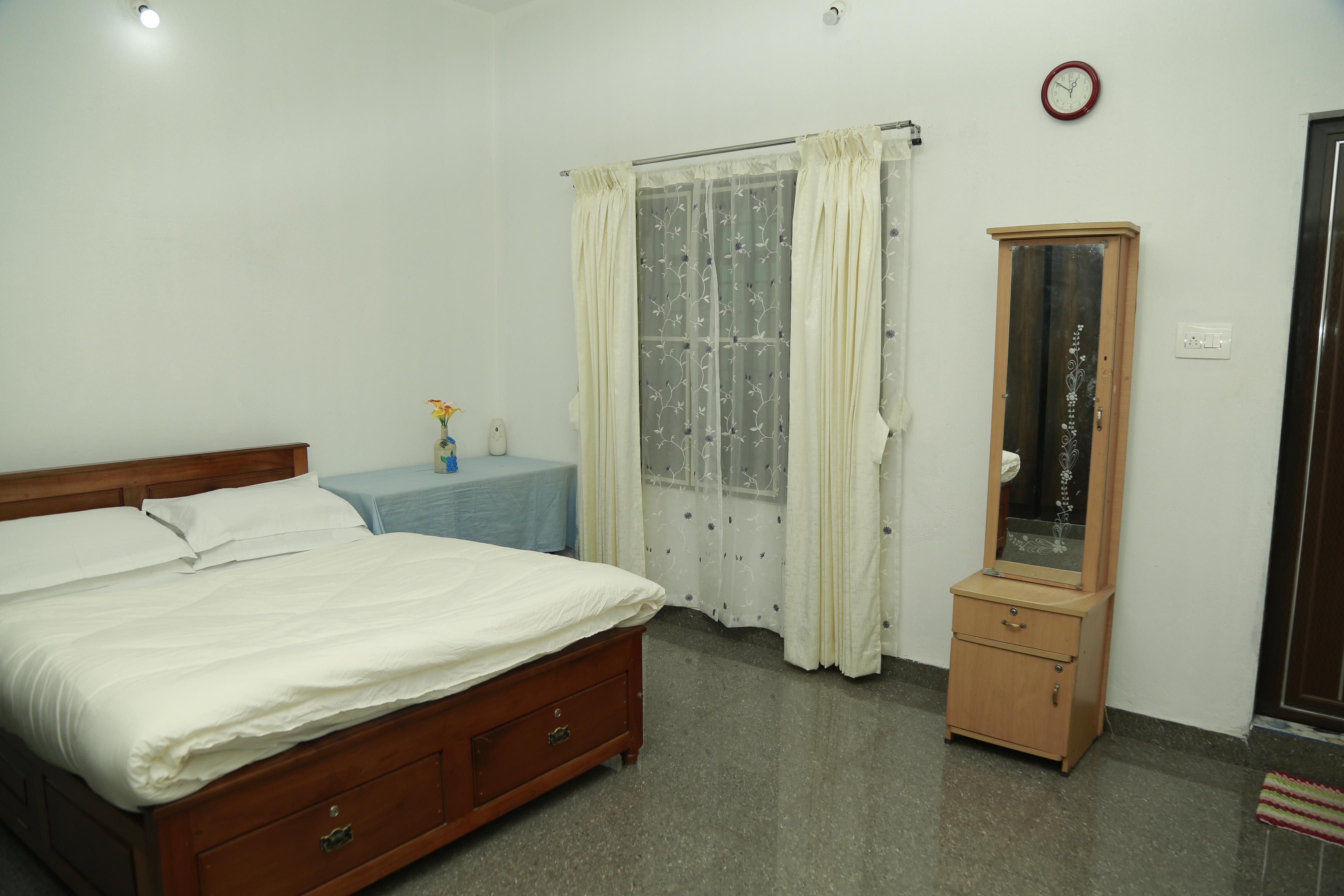 Homestay Pulickal Room Type - Deluxe Non AC Room