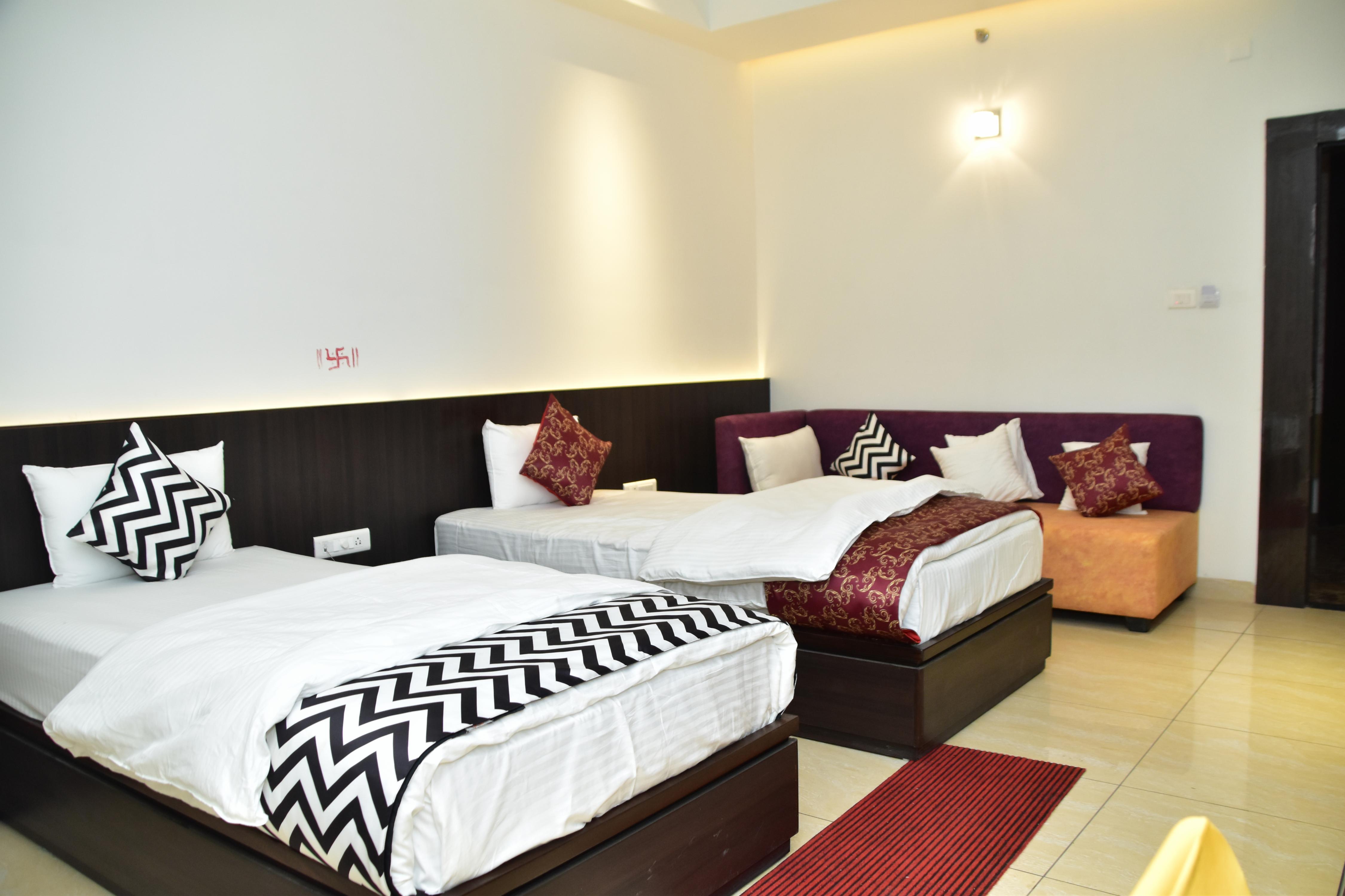 Hotel Shivlok International Room Type - Deluxe Twin Bed