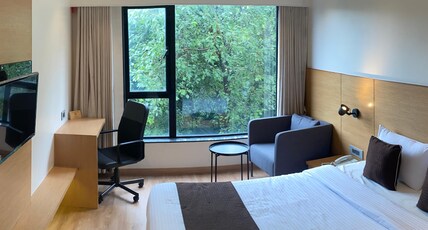 Hotel Mumbai House Ghansoli Room Type - Luxury Room