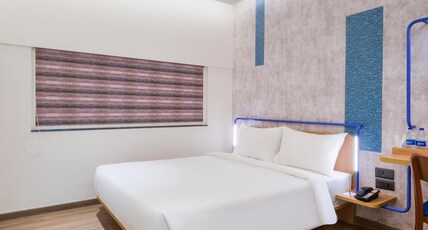7 Apple Hotel Nashik Room Type - Deluxe Queen Bed Room