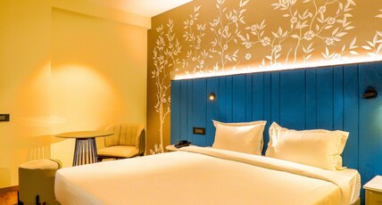 7 Apple Hotel Jalmahal Jaipur Room Type - Deluxe Queen Bed Room