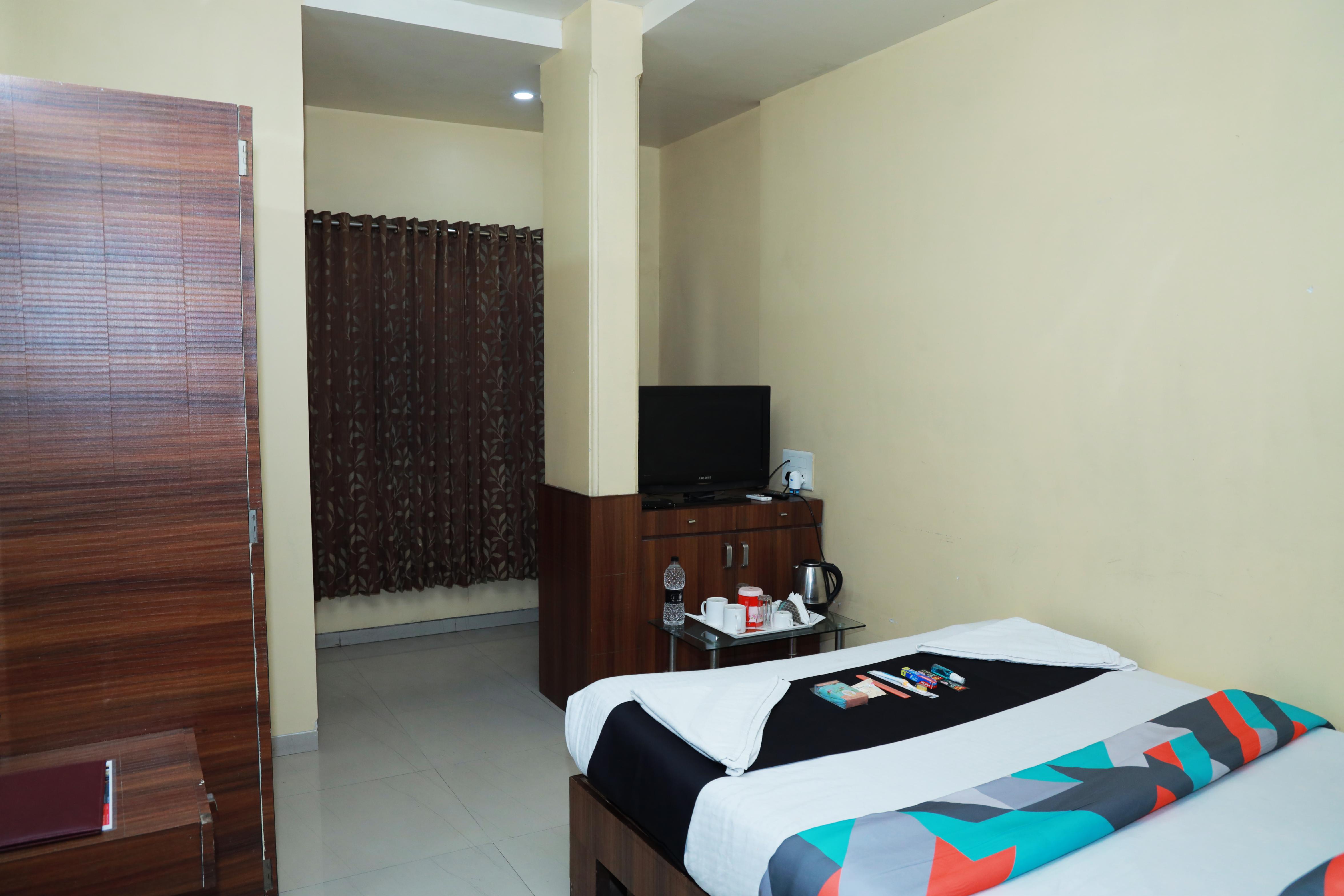 Hotel Aundh Retreat - Tap to explore photos