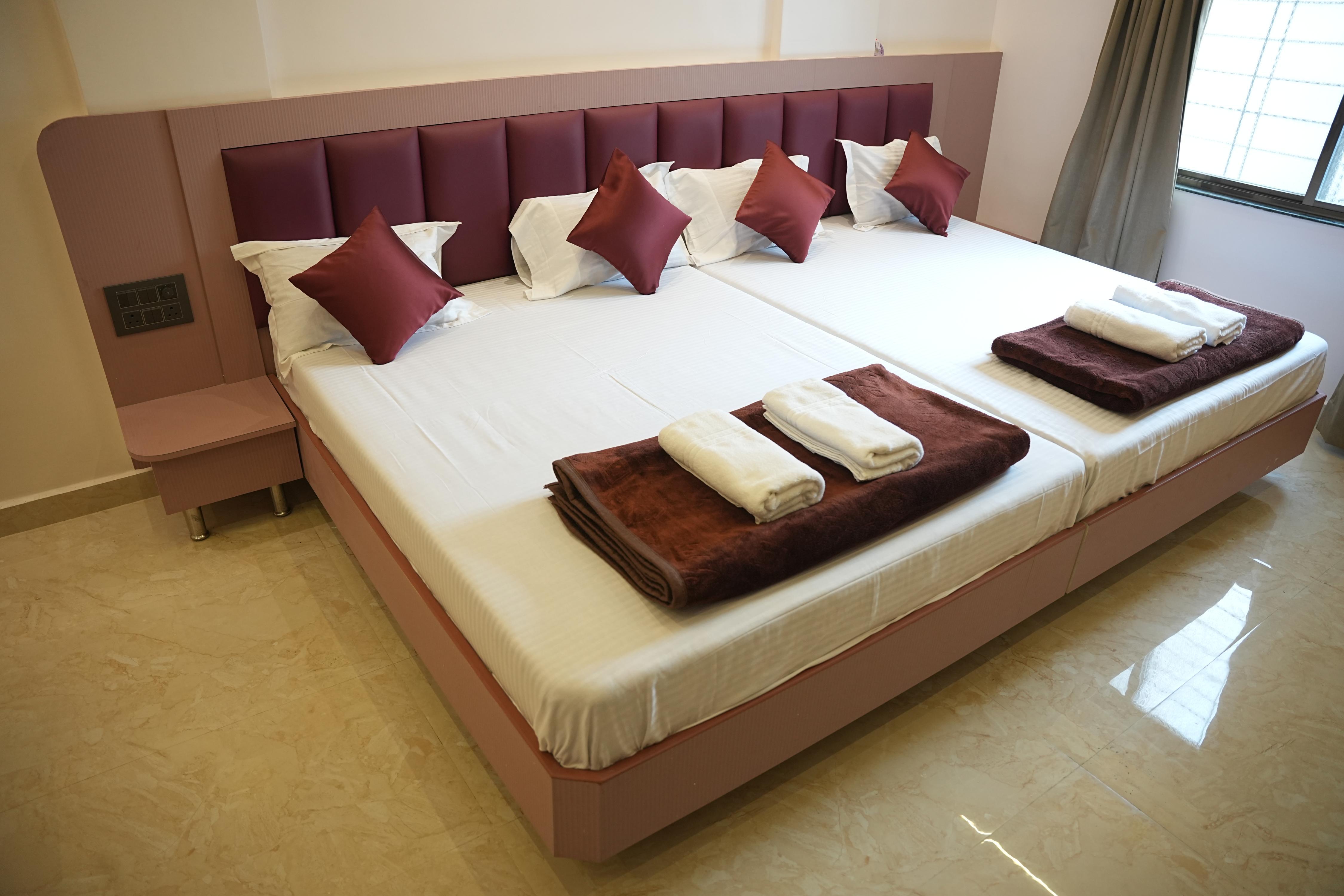 HOTEL VIMAL PALACE Room Type - Deluxe Family Room AC
