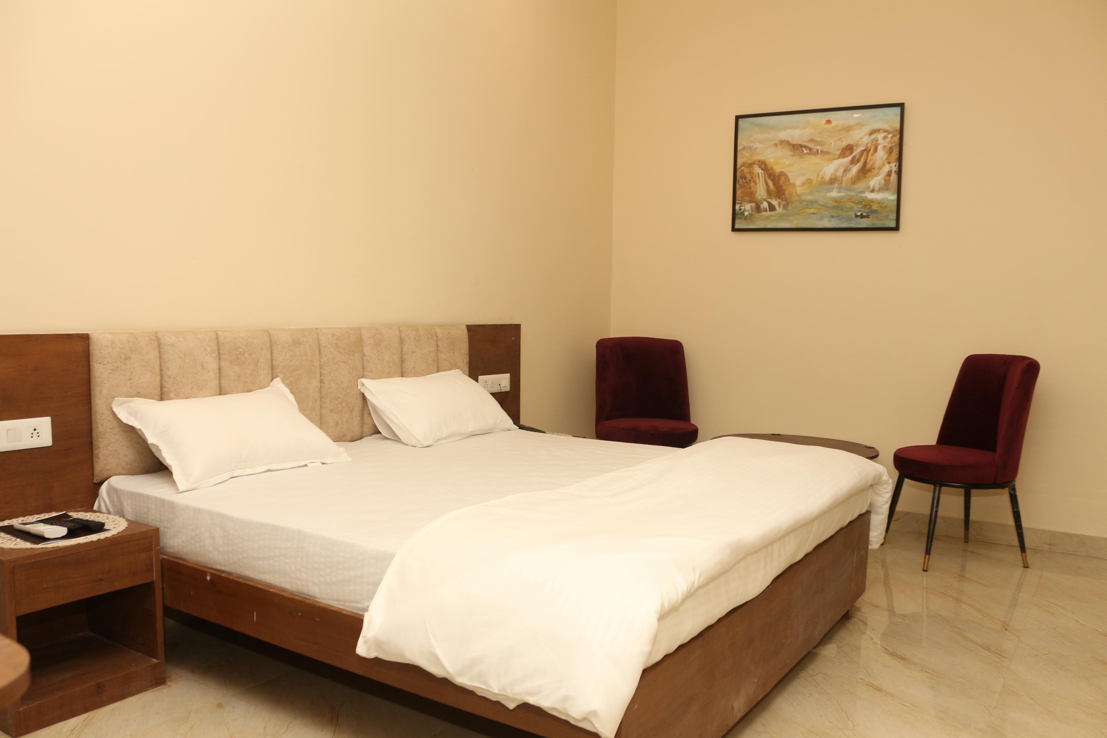 THE IMPERIAL HOTEL AND CONVENTION CENTRE Room Type - DELUXE