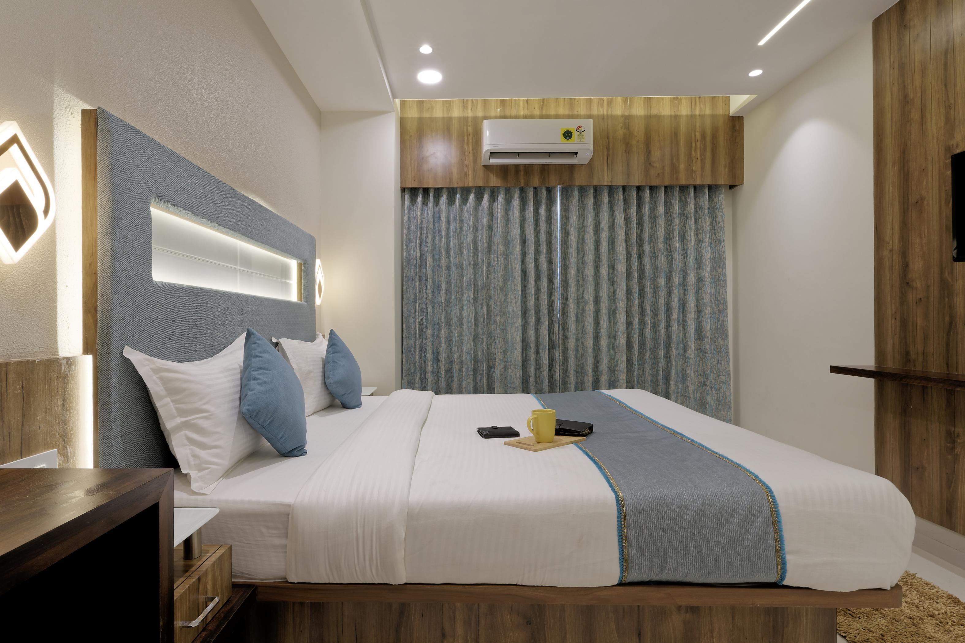 Hotel Comfy - Tap to explore photos