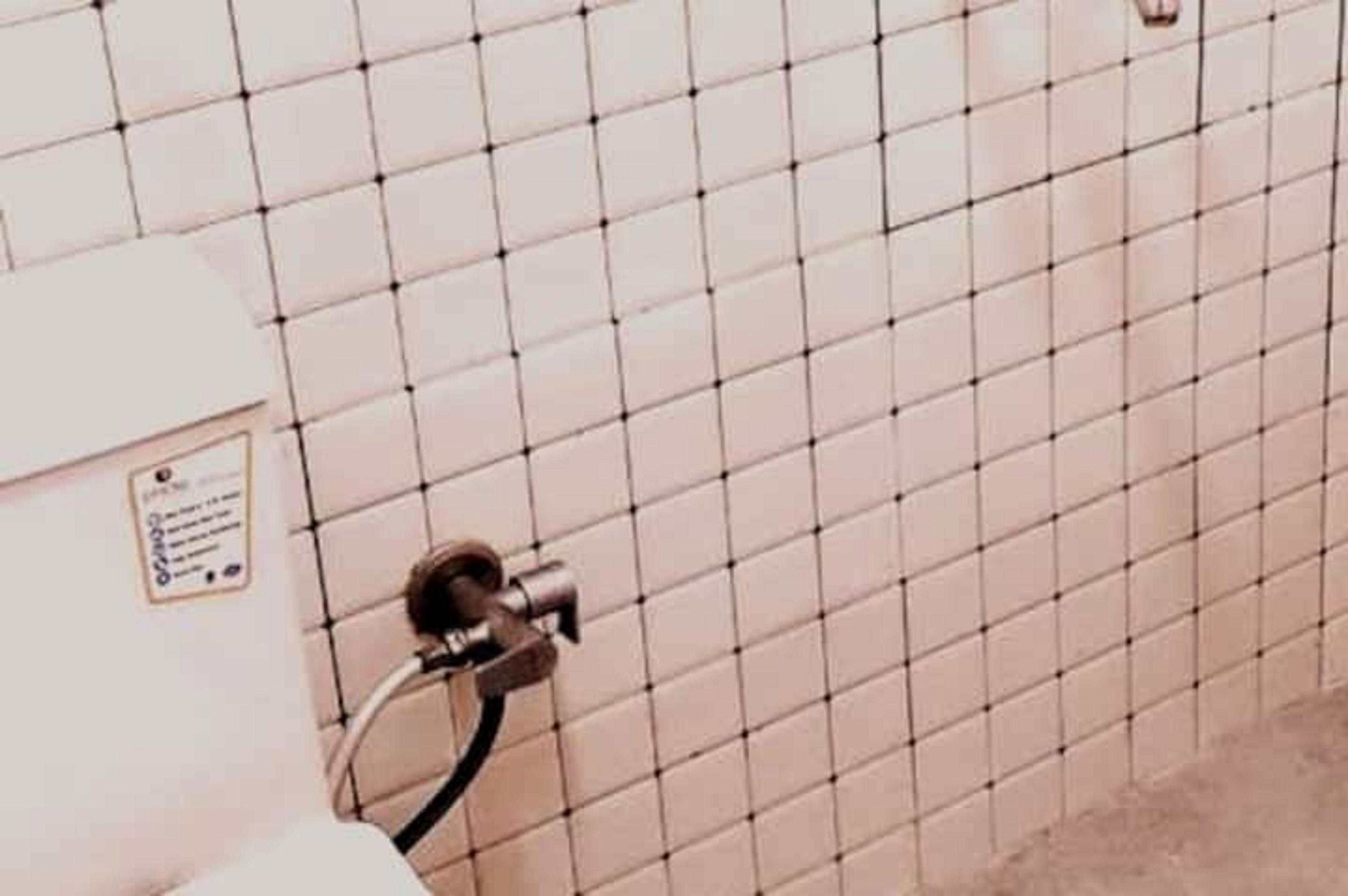 Studio 1 Serviced Studio Aptt. Near Airport: Vasant Kunj - Tap to explore photos