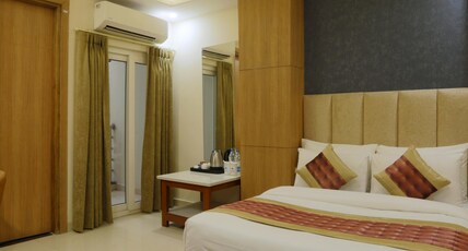 Hotel Sakura by Maps, Huda City Center Room Type - Standard Room with Swimming Pool Access and Balcony