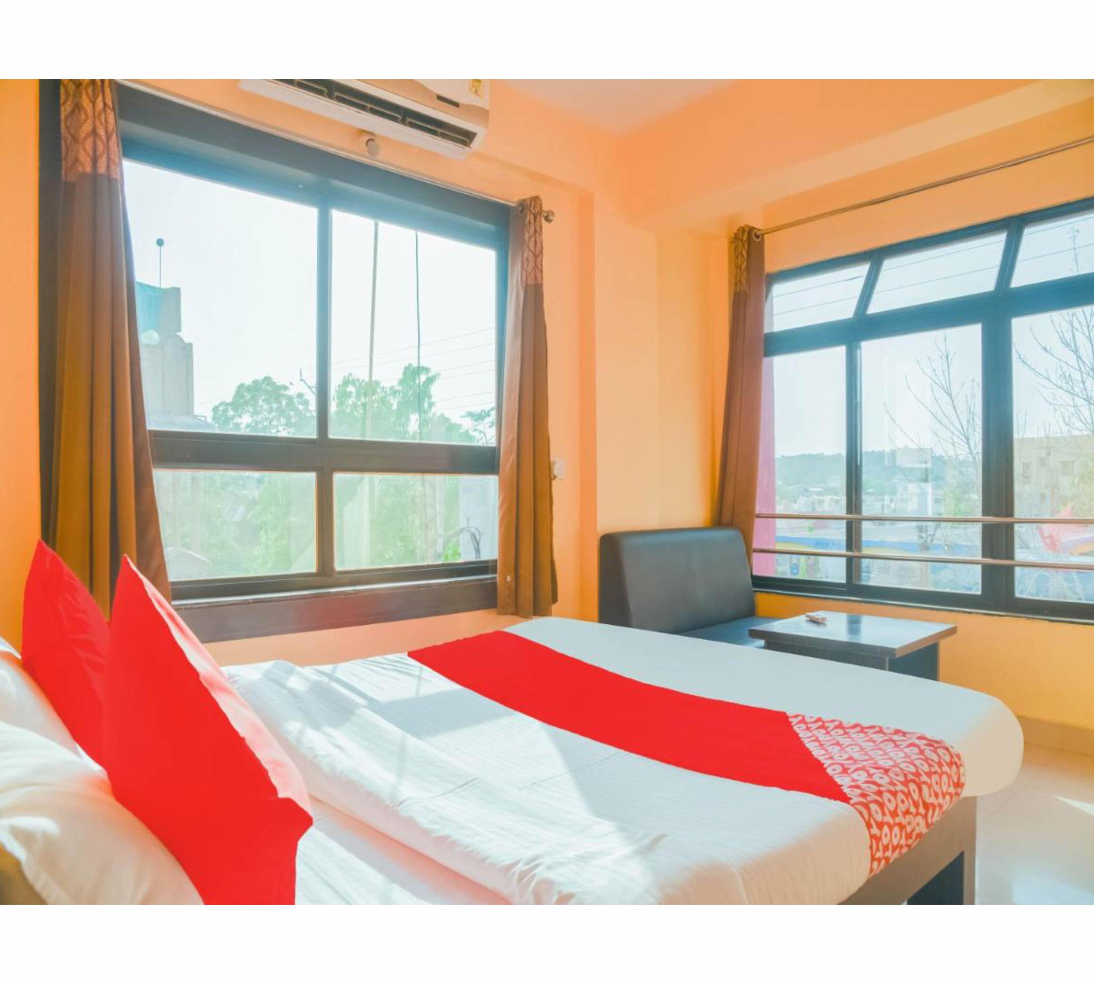 Hotel JK Palace Room Type - Deluxe AC Room