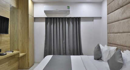 HOTEL MONVILLE Room Type - Super King Bed