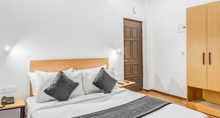 Rohaan Inns - UPAR Ashok Nagar Room Type - Deluxe Double Room