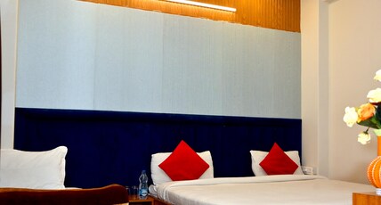 Hotel Jay Vee Continental Room Type - Classic Triple Room