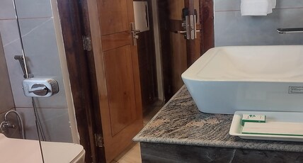 Abhilashi Inn Room Type - Executive Suite Room