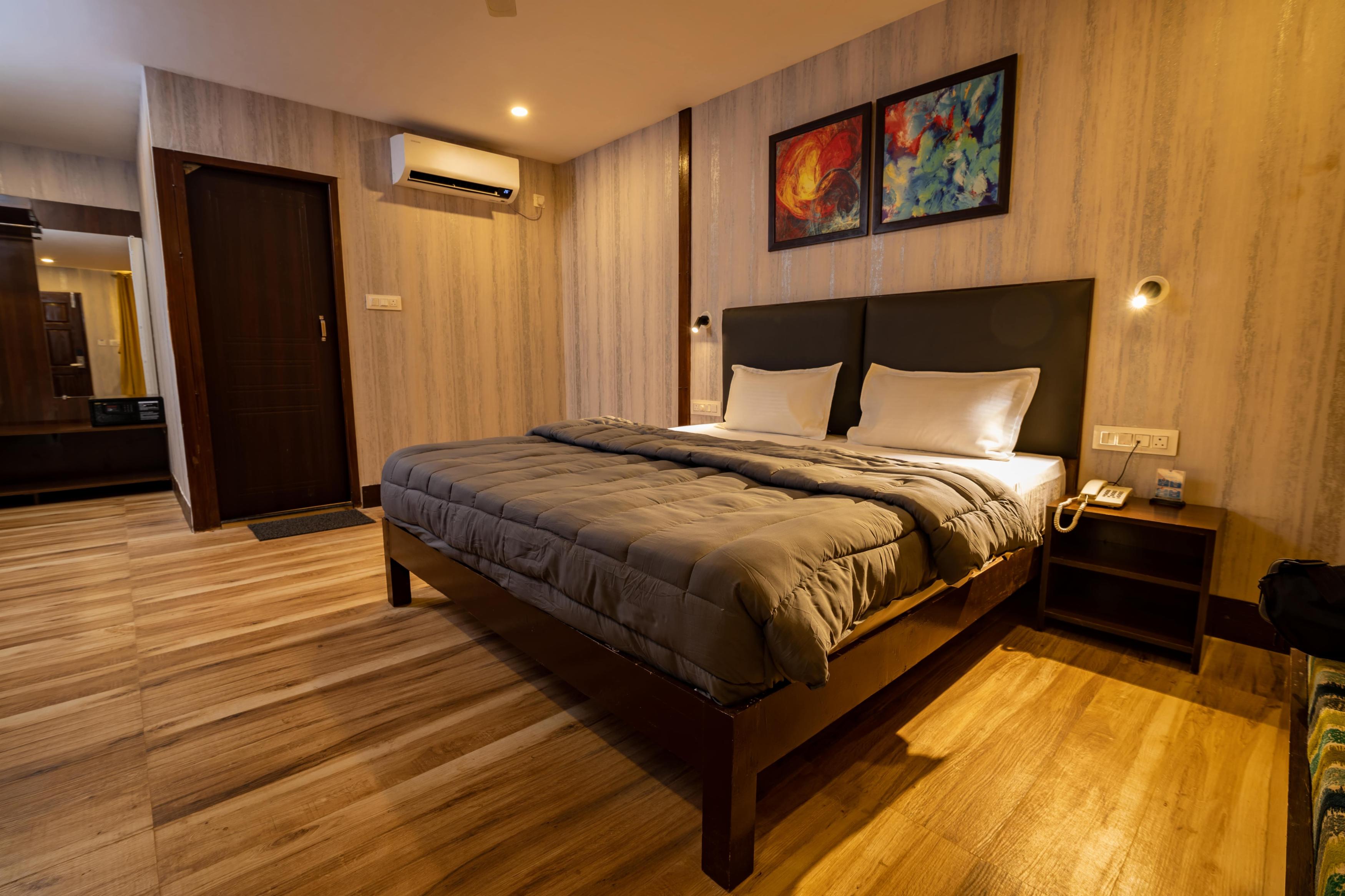 Sandbanks Beach Villas, Morjim - Tap to explore photos