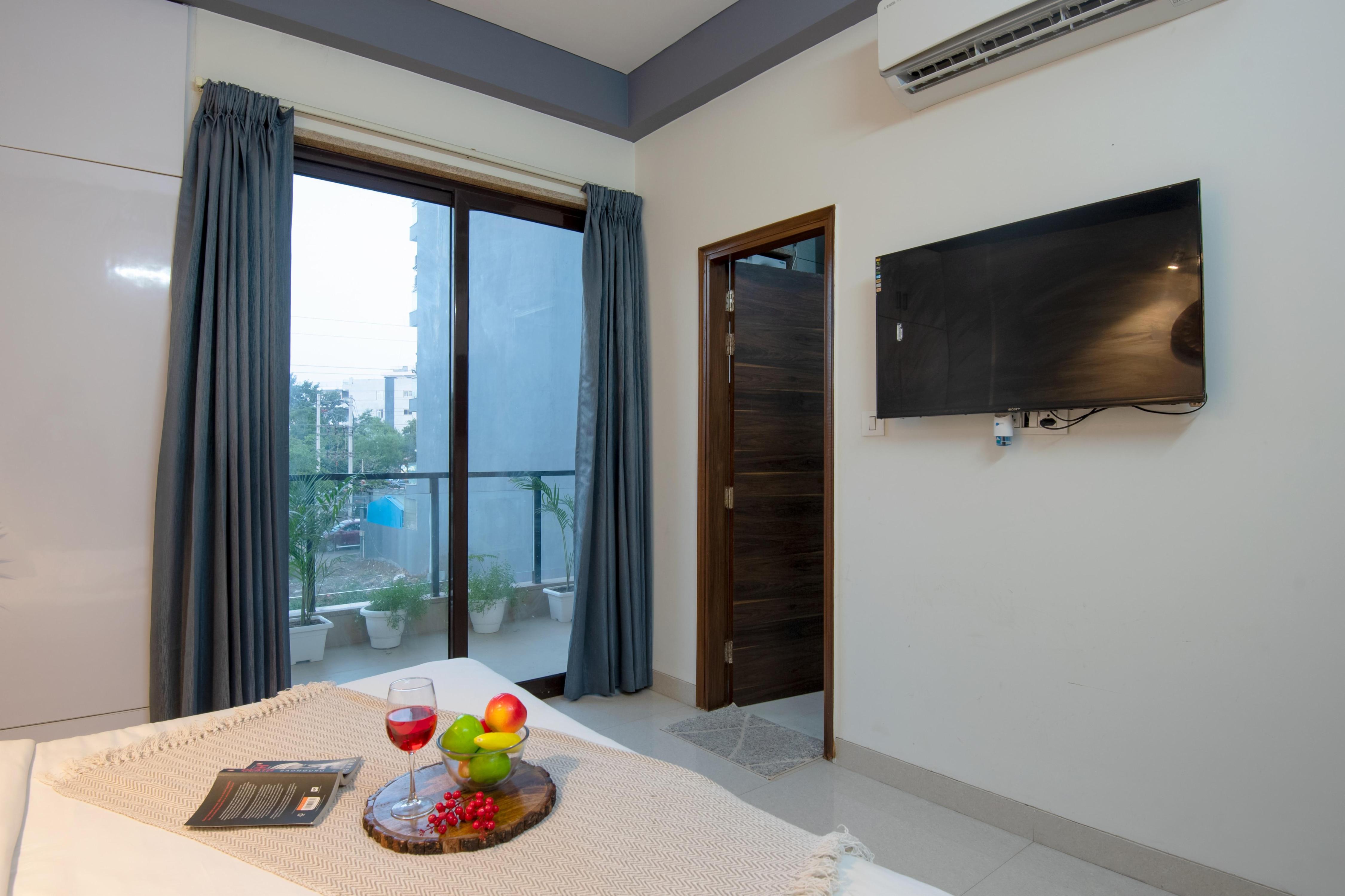 BedChambers LUXE Apartments @Medanta Medicity - Tap to explore photos