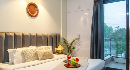 BedChambers LUXE Apartments @Medanta Medicity Room Type - One-Bedroom Apartment with Balcony